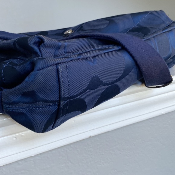 Coach Navy Blue Signature Shoulder Bag. - Picture 9 of 9